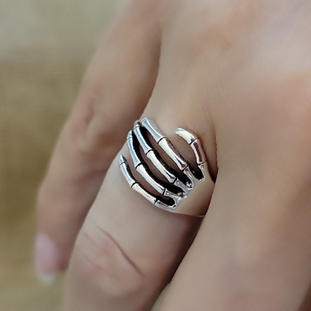 🔥LAST ONE🔥 SKELETON HAND ADJUSTABLE CUFF PINKY RING